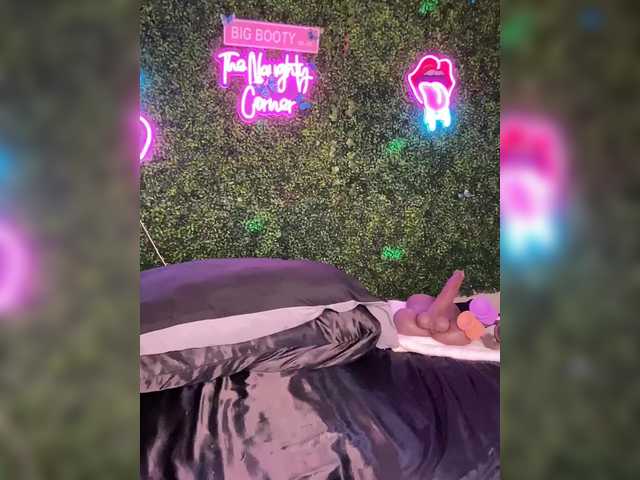 BigButtSarena's BongaCams show and profile