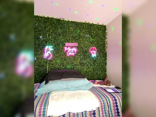 BigButtSarena's BongaCams show and profile