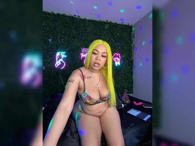 BigButtSarena's BongaCams show and profile