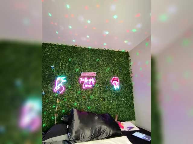 BigButtSarena's BongaCams show and profile