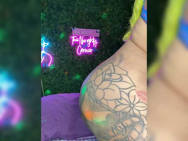 BigButtSarena's BongaCams show and profile