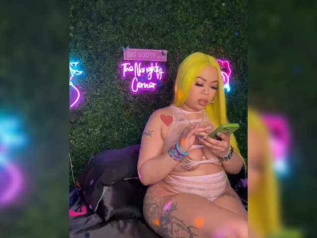 BigButtSarena's BongaCams show and profile