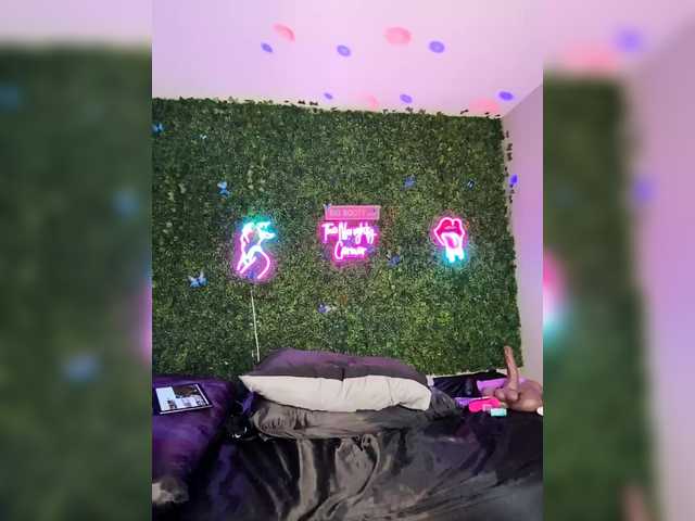 BigButtSarena's BongaCams show and profile