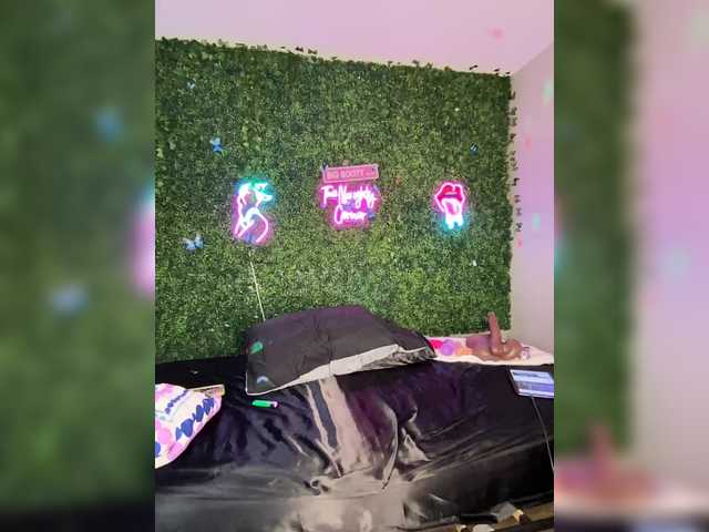 BigButtSarena's BongaCams show and profile