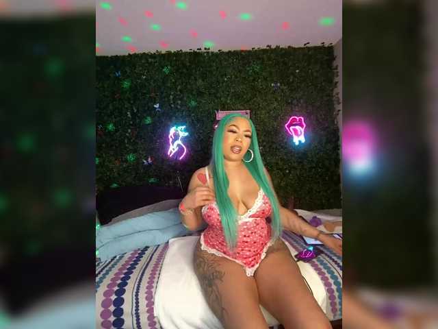 BigButtSarena's BongaCams show and profile