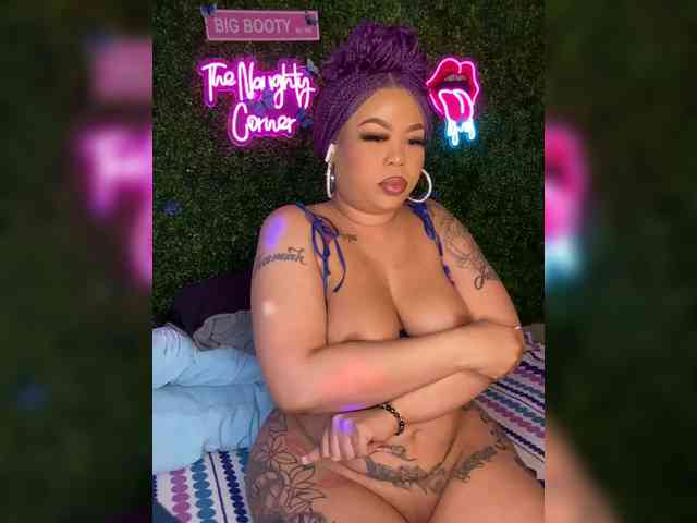 SarenaSoThick webcam