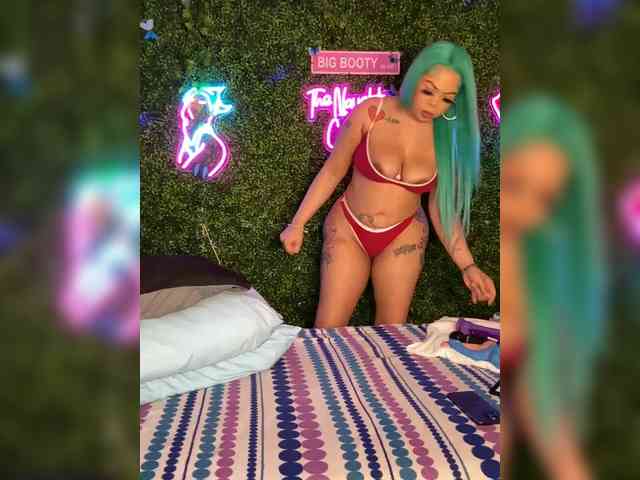 SarenaSoThick webcam