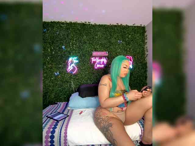 BigButtSarena Live Webcam on BongaCams