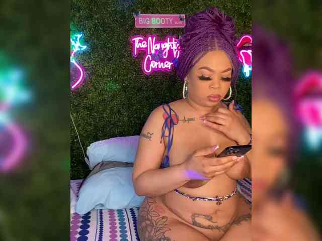 SarenaSoThick webcam