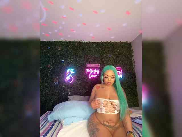 SarenaSoThick webcam