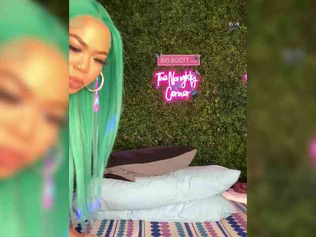 SarenaSoThick webcam