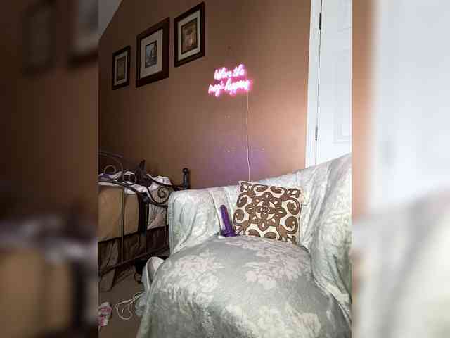 SarenaSoThick webcam