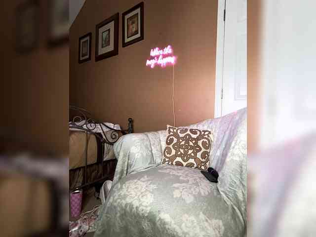 SarenaSoThick webcam