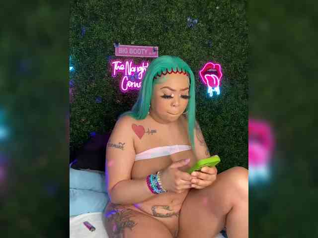 SarenaSoThick webcam