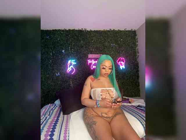 SarenaSoThick webcam