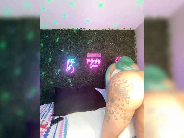 private live cam BigButtSarena