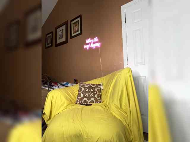 SarenaSoThick webcam