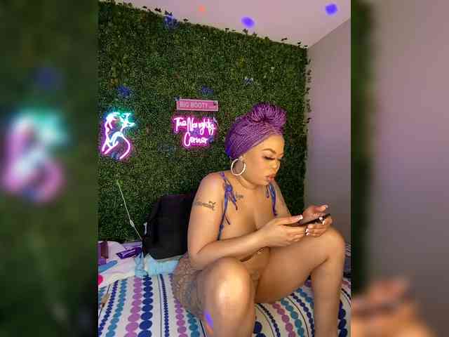 SarenaSoThick webcam