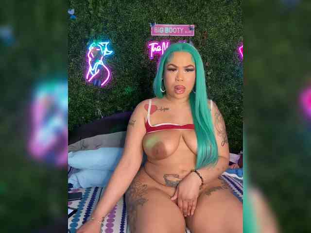 SarenaSoThick webcam