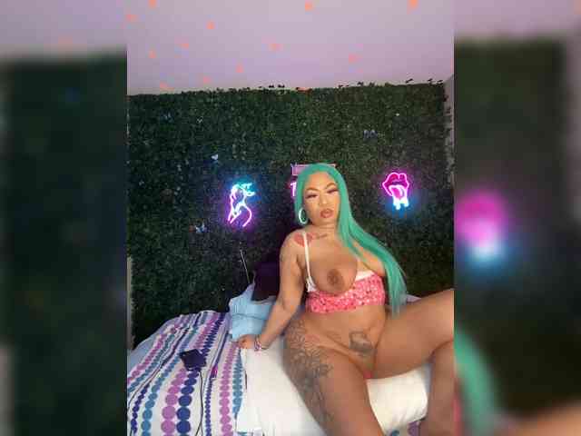 SarenaSoThick webcam