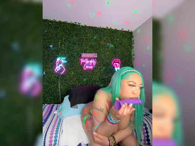 SarenaSoThick webcam