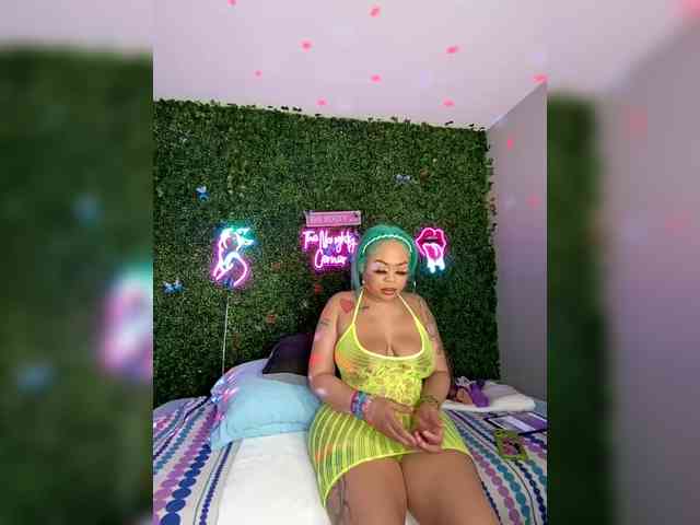 SarenaSoThick webcam