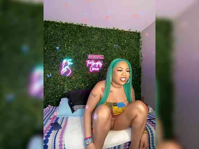 SarenaSoThick webcam