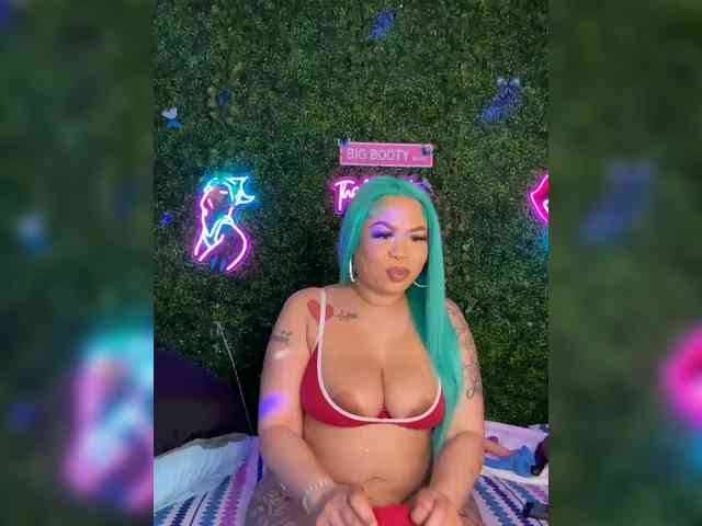 SarenaSoThick webcam