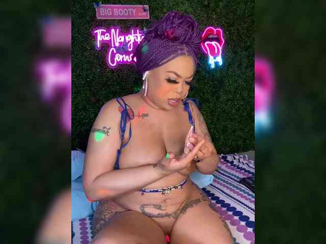 SarenaSoThick webcam