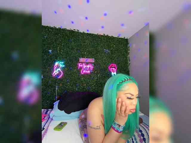 SarenaSoThick webcam