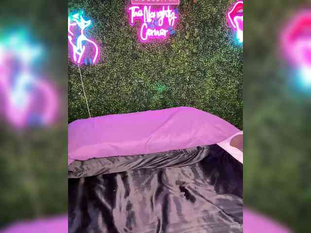 SarenaSoThick webcam