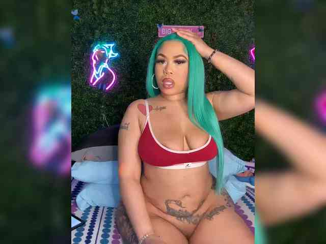 SarenaSoThick webcam