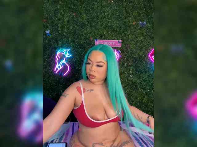 SarenaSoThick webcam