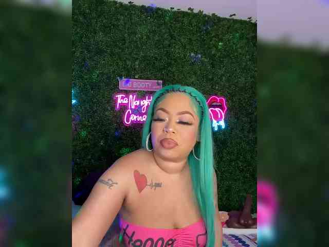 SarenaSoThick webcam