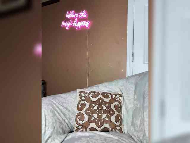 SarenaSoThick webcam