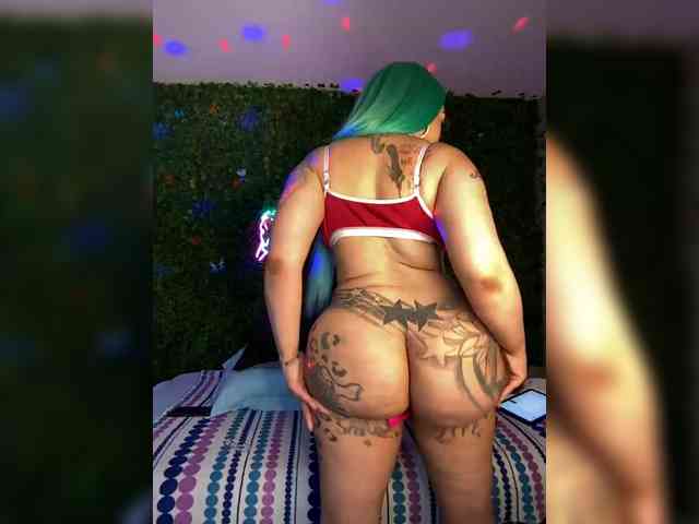 SarenaSoThick webcam