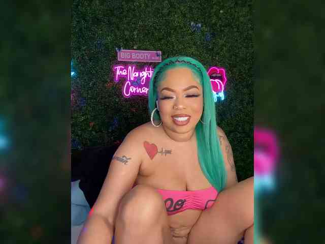 SarenaSoThick webcam