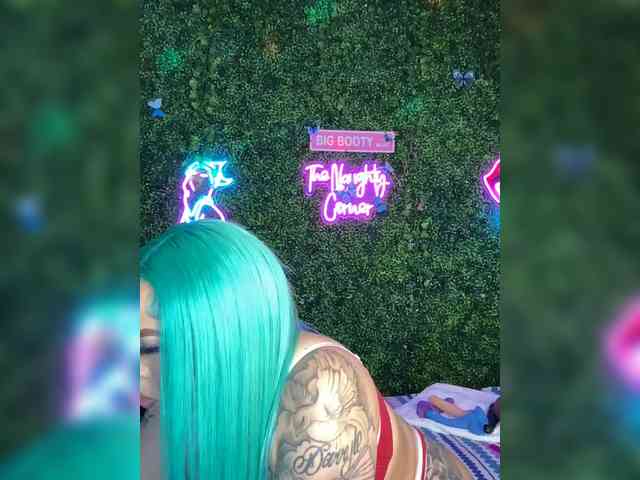 SarenaSoThick webcam