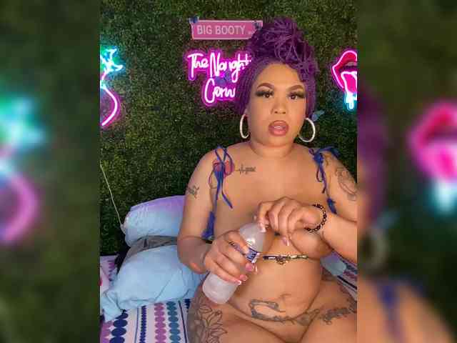 SarenaSoThick webcam