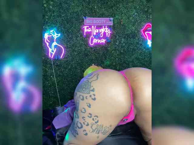 SarenaSoThick webcam