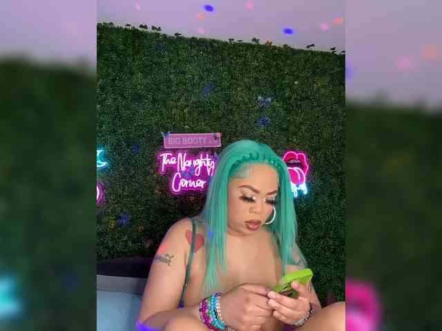 SarenaSoThick webcam