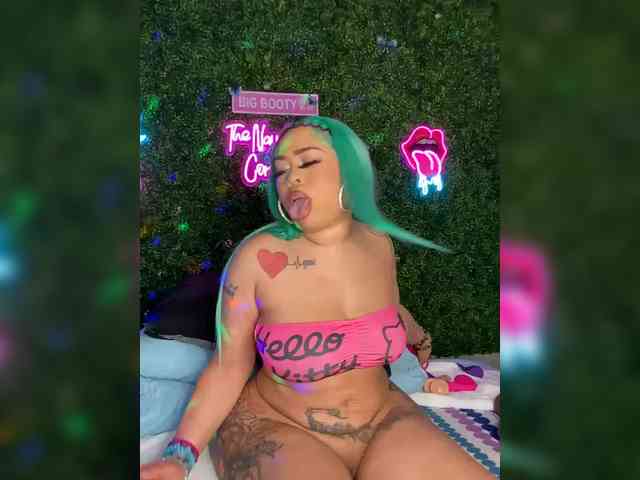 SarenaSoThick webcam