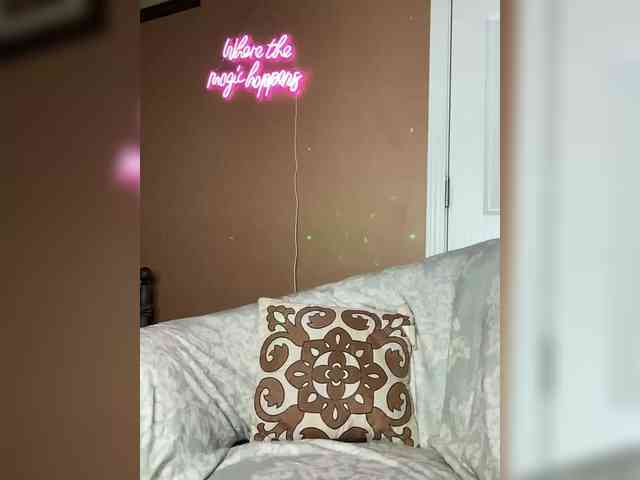 SarenaSoThick webcam