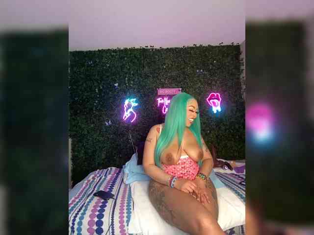 SarenaSoThick webcam