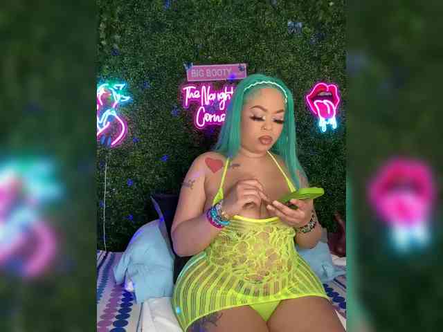 SarenaSoThick webcam