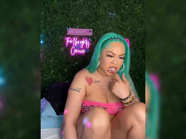 SarenaSoThick webcam