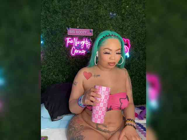 SarenaSoThick webcam