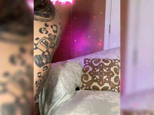 SarenaSoThick webcam