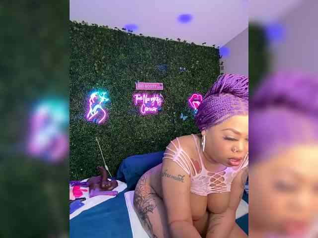 BigButtSarena Live Webcam on BongaCams