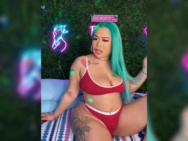 SarenaSoThick webcam